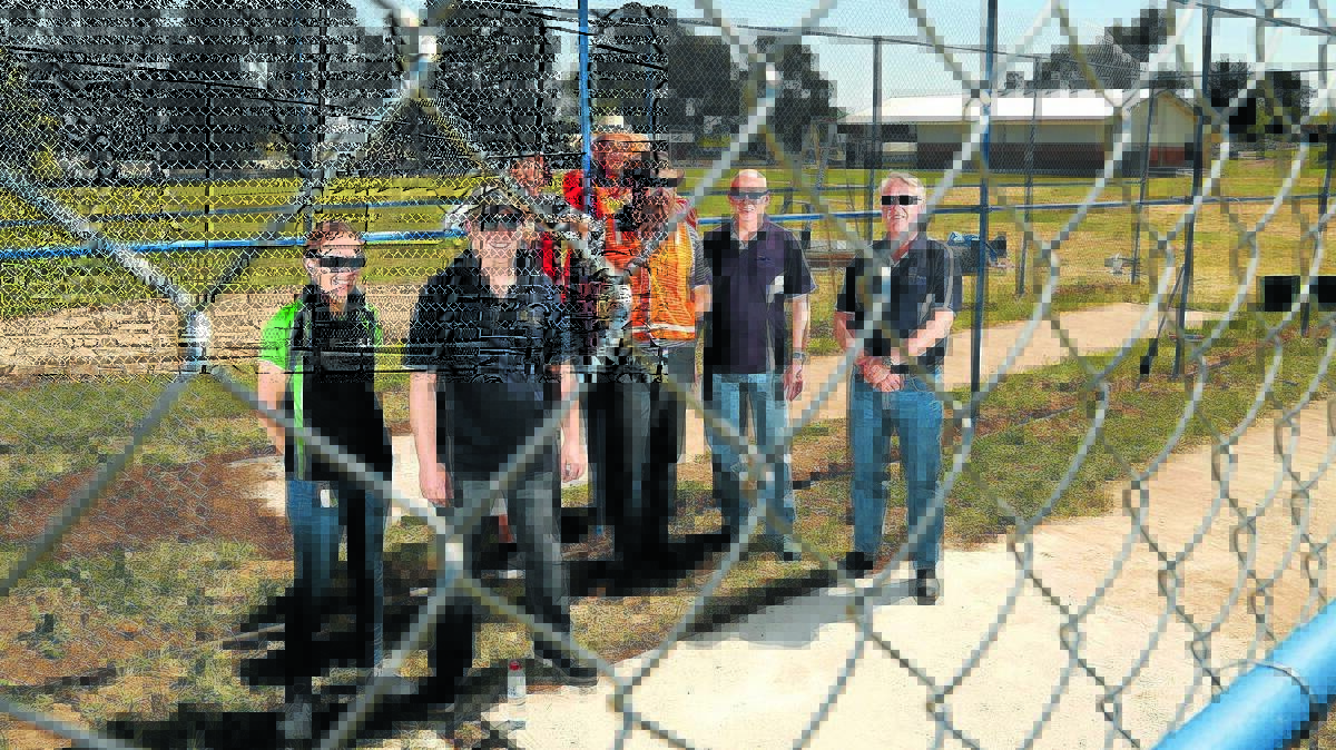 FACELIFT: Chris Reed, Mel Large and Rob Callaghan, pictured with the crew from Jobline Plus, are rolling out some serious upgrades to the grounds at Kelso Public School. Photo: PHIL BLATCH	 021015pbnets1