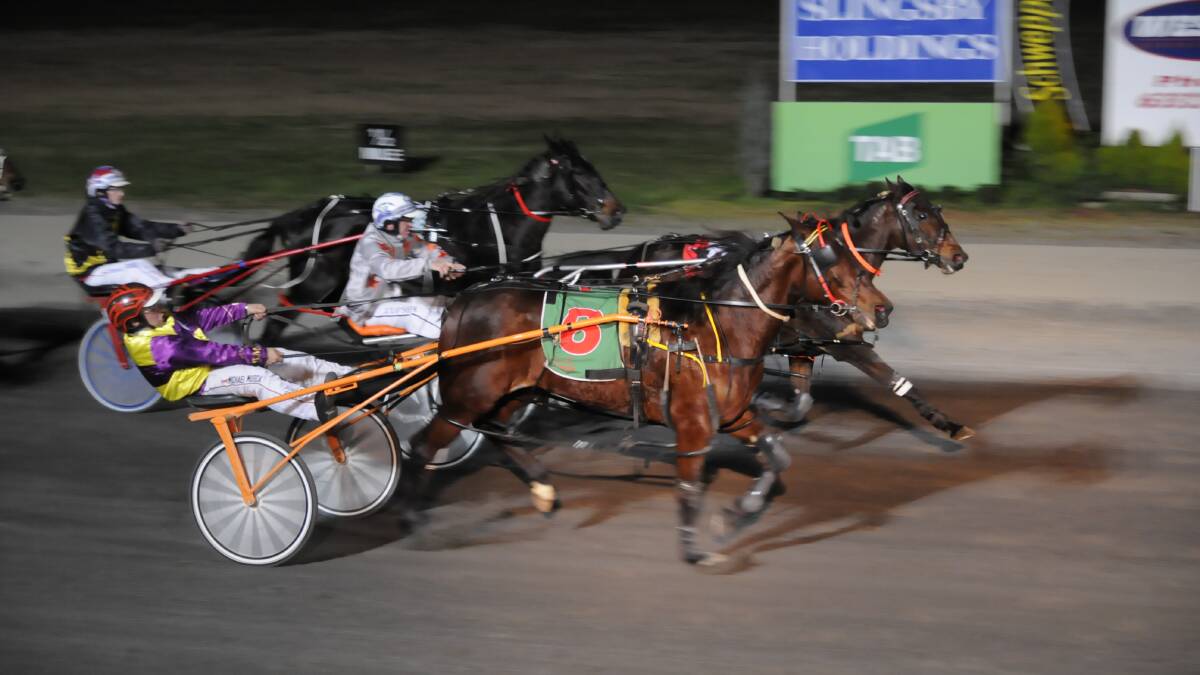 HOPING FOR BETTER: Billy Muscat’s Santastic Princess (#6) dead heated with Shes So Foxy in her last trip to the Bathurst Paceway, but the Londonderry trainer is confident she can win outright tonight. Photo: CHRIS SEABROOK 070914ctrots1