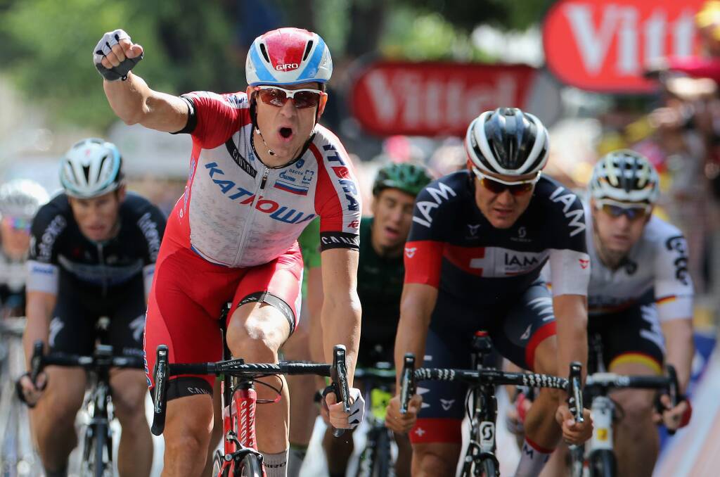 NARROWLY BEATEN: Bathurst professional cyclist Mark Renshaw (left) places fifth in stage 15 of the Tour de France behind Katusha's Alexander Kristoff. Photo: GETTY IMAGES 072114tourdefrance