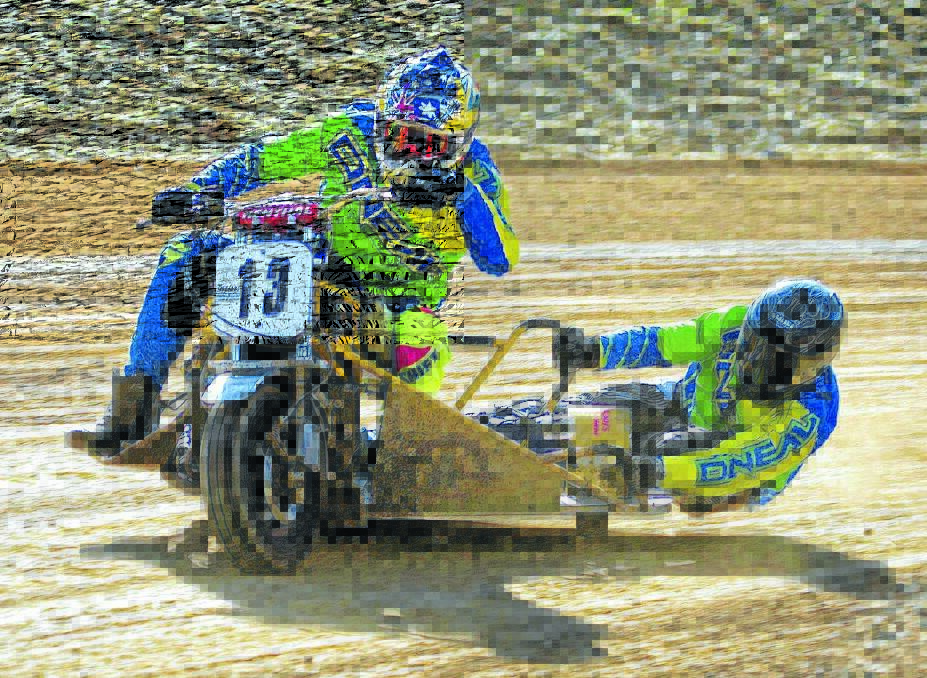 SIDE BY SIDE: Bathurst duo Sean Griffiths (driver) and Scott Burns (passenger) are only new to the sport of dirt track sidecar racing, but have a strong passion for it. They hope others will join them to help grow the sport. Photo: Bill Macfarlane For tenx photography 180815Griffths-Burn