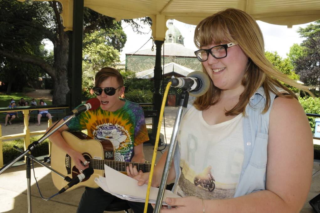 TOP TUNES: Jack and Jess from Xenomorphic were among the performers at the Bathurst Youth Council’s Summersault event in Machattie Park yesterday. Photo: CHRIS SEABROOK 112314csault1