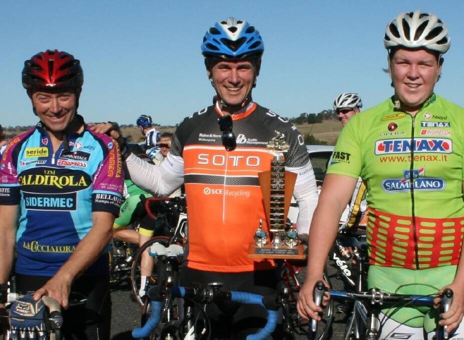 REIGNING CHAMP: Andrew Smith (centre) took out last year’s Anzac Trophy ahead of Mackenzie Jones (right) and Nigel Swan (left), and once more there will be a big field competing for the honours when the 2014 edition is staged tomorrow starting from Perthville. 043013anzac
