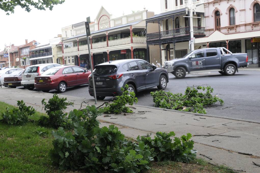 A string westerly wind swept through Bathurst shortly after 1pm today