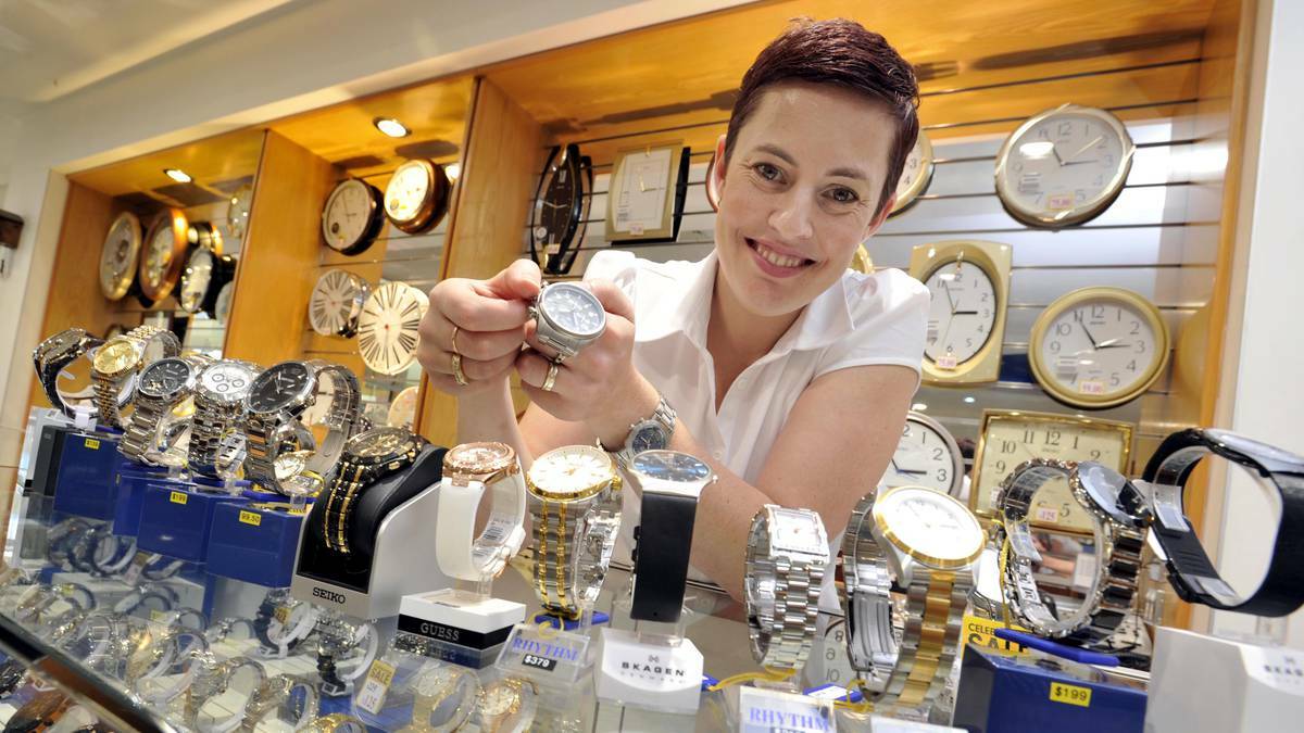 Thomas Jewellers employee Mel Johnson has the time-intensive task on turning back over 1000 timepieces as daylight saving comes to an end. Picture: Les Smith/The Daily Advertiser