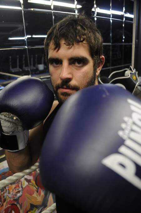 SHAPING UP: Oberon boxer David Sellers will be fighting for a state title in the “Battle of the Bron” at Oberon RSL on Saturday night. Photo: CHRIS SEABROOK 	051016cboxer