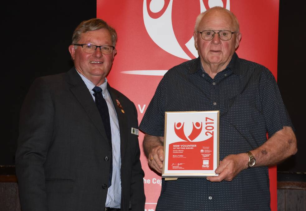 Lachlan Shire Council mayor John Medcalf and Central West Senior Volunteer of the Year Barry Fuller (Windradyne). Photo: NADINE MORTON 092117nmaward3