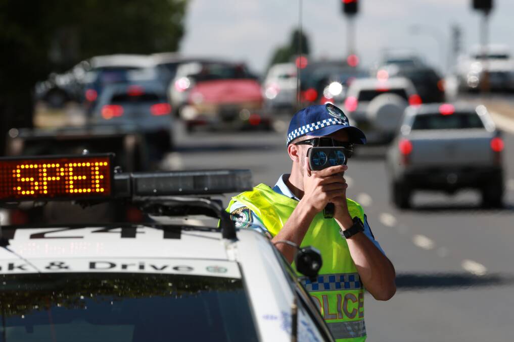 IN OUR SIGHTS: Traffic and Highway Patrol Command Senior Constable Jason Marks  checking motorists' speed in Bathurst. Photo: PHIL BLATCH 122216pbspeed2