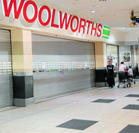 CLOSED FOR BUSINESS: The Woolworths supermarket in Stockland shopping centre was closed yesterday afternoon after water damage caused part of the roof to collapse. Photo: PHILL MURRAY 120310pwoolies