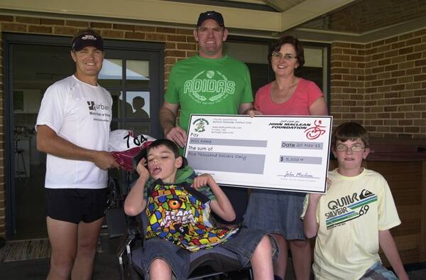 HELPING HAND: Ryan Sargent, left, from the King Cain Bathurst Wallabies Triathlon Club, was thrilled to be able to present young Will Kemp with a cheque for $5000 to help improve his quality of life. The money was made available thanks to the club’s ongoing fundraising efforts for the John Maclean Foundation. Pictured with Ryan are Will, Colin, Janelle and Lachlan Kemp. 011212zkemp1