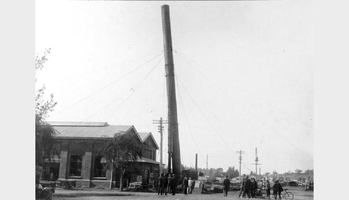 Power House Stack, corner of Byng and Peisley Streets Orange. View of erection of stack, almost upright, no date. Photo: The Collections of Central West Libraries.