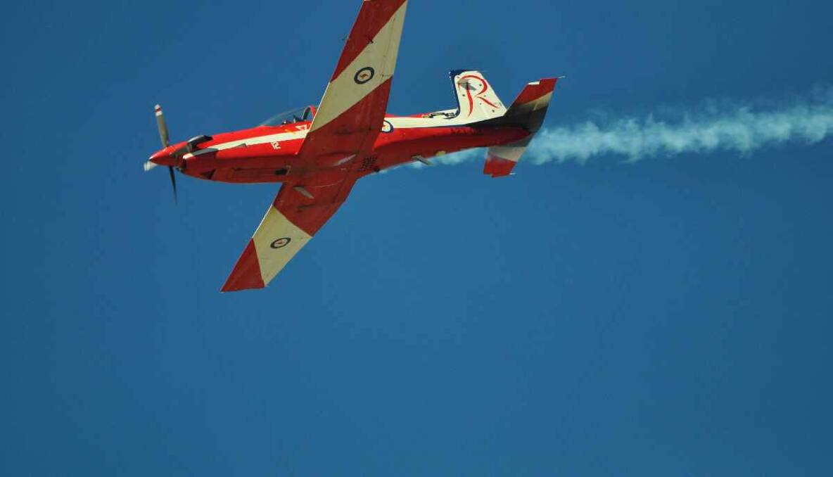 The Roulettes flying over Mount Panorama on Saturday. Photo: Mark Rayner