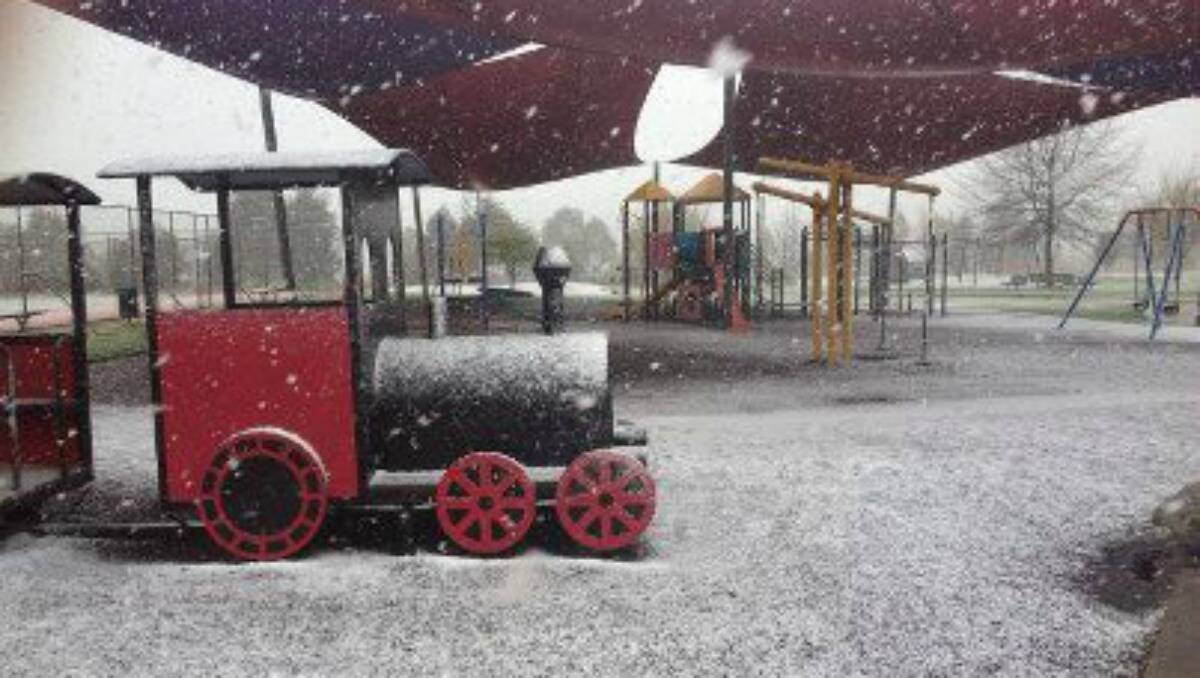 SNOW: Heritage Park blanketed. Photo: Blayney Chronicle via Facebook. 