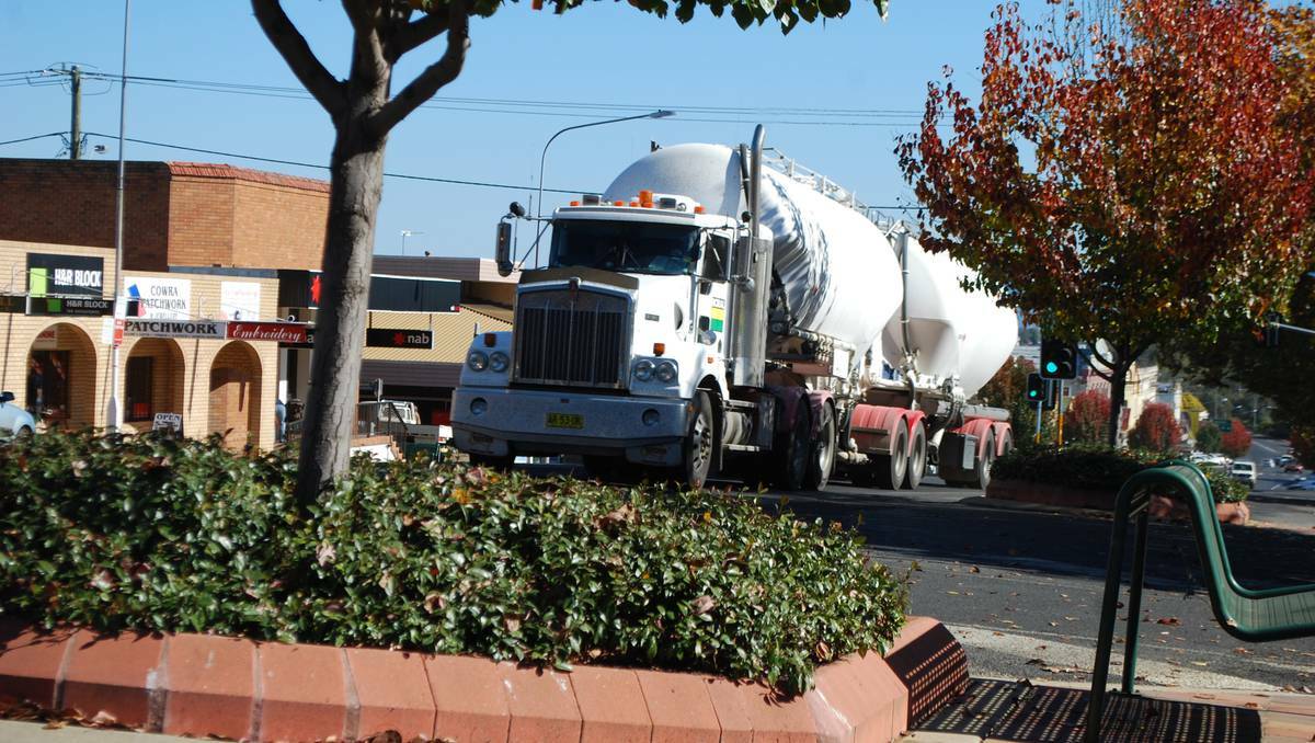 COWRA: A decision is now final on Cowra Council's heavy vehicle bypass route that aims to take truck traffic off its main street and business area. 