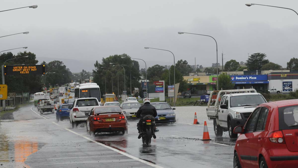 Flooding on the Great Western Hightway Bathurst (flick across to see more photos).