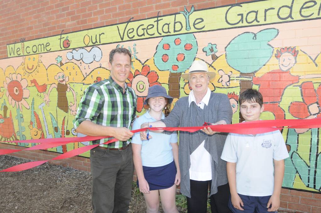 APRIL: Bathurst Wholefood Co-op chairman Jess Jennings and mayor Monica Morse, along with South Bathurst Public School captains Josie Geerkens and Rowan Hale, unveil the mural at a ceremony held yesterday. Photo: CHRIS SEABROOK 041013cmural