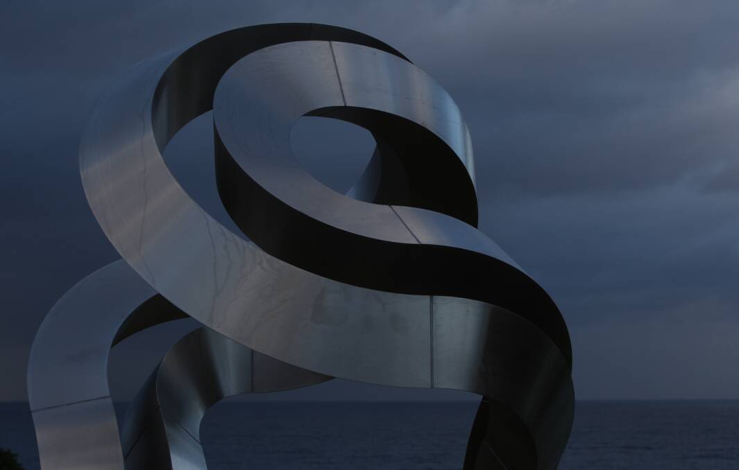 SCULPTURE BY THE SEA: Transfiguration engageVll by Mitsuo Takeuchi. Photo: Peter Rae 