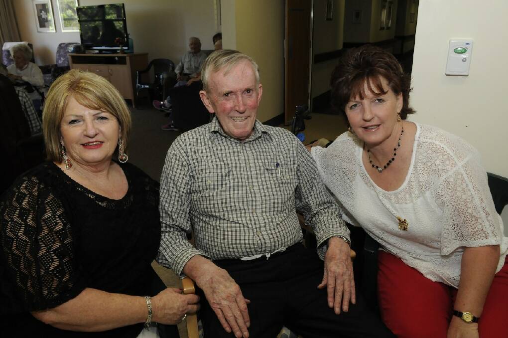 SNAPPED: Peter Stapleton with Julie King  and Leanne Barlow. 121213pvinnies4  
