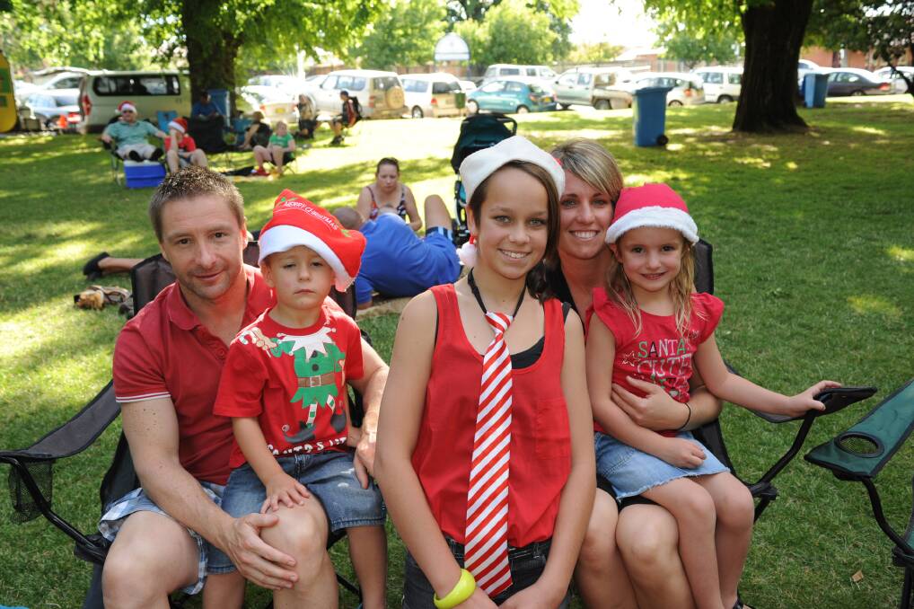MERRY CHRISTMAS: Darren Lynch, Timothy Lynch, Wendy Lynch, Lucy Lynch and Leah Leven. Photos by: CLARE LEWIS 151213mac3