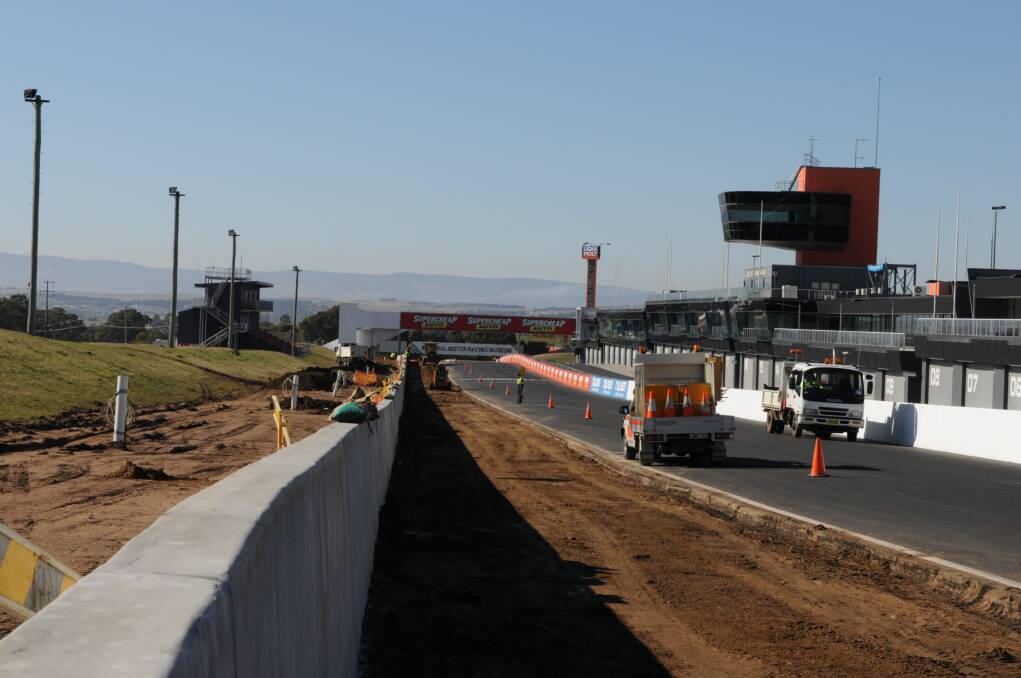 TRANSFORMATION: Race fans will see a revamped Pit Straight at Mount Panorama for this year’s Great Race. Photo: ZENIO LAPKA   	072513zmtpan1