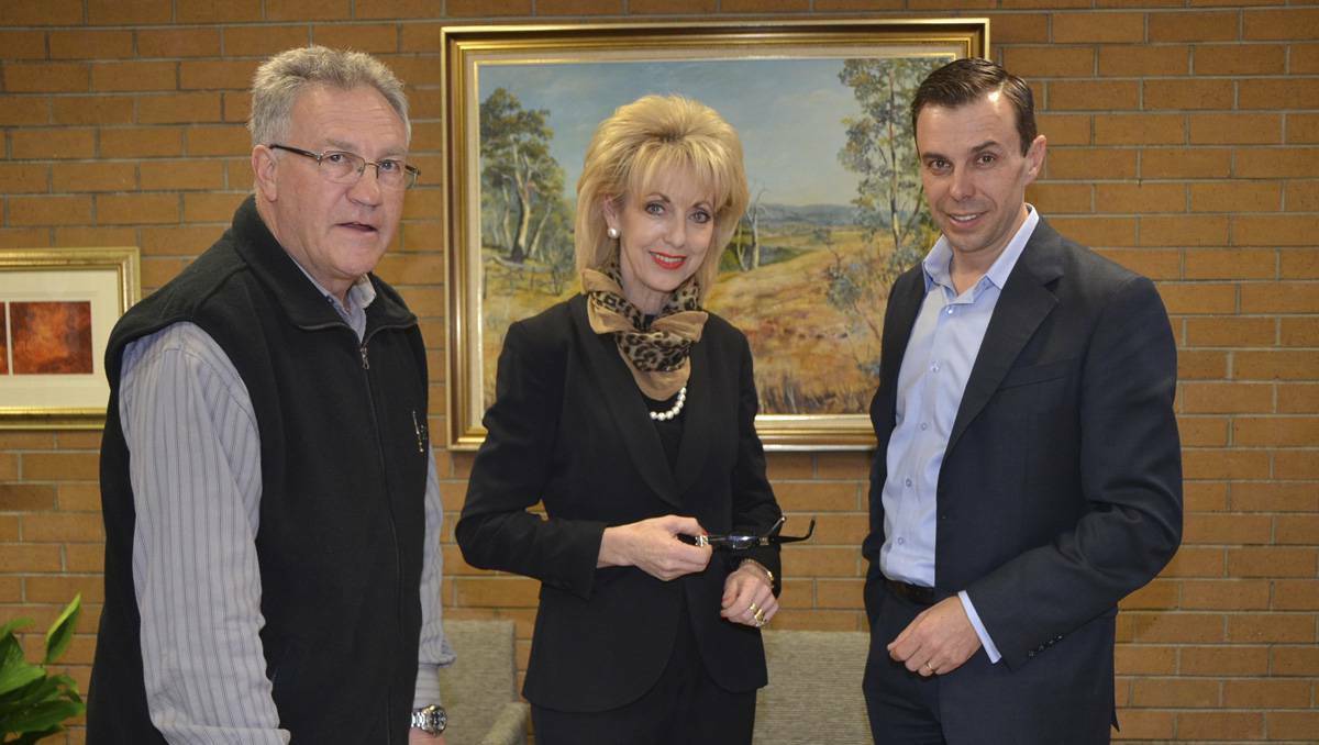 LITHGOW: NSW Mineral Council CEO Stephen Galilee has visited Lithgow to meet with the council and discuss the industry’s benefits as part of the 2013 NSW Mining Road and Rail Tour. Minerals Council CEO Steven Galilee, right, with mayor Maree Statham and mining union executive Wayne McAndrew. Photo: TROY WALSH lm071813LA4328