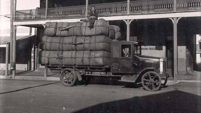 Jack Chalmers load of wool, 1926. Photo: Gregory, Albert E./ Bathurst Regional Council.