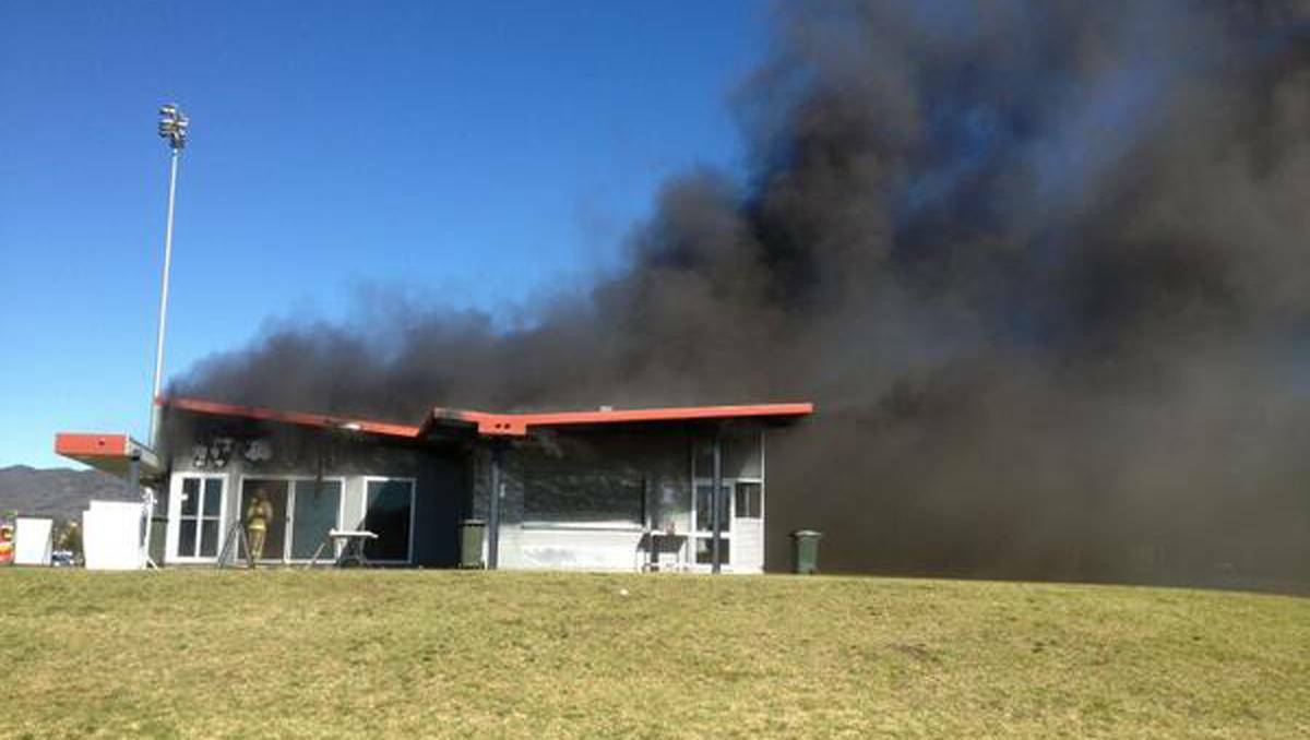 MUDGEE: Mudgee's Glen Willow complex on fire. Photo: JIM YEO