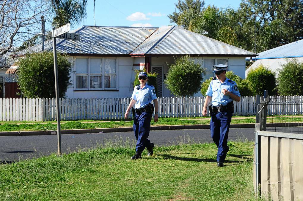 DUBBO: Police officers were a visible presence in troubled West Dubbo streets on Wednesday afternoon. Photos: BELINDA SOOLE