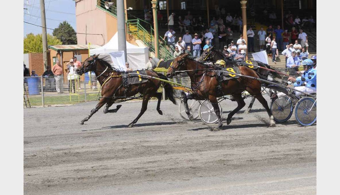 Finish of Gold Crown Tiara heat won by gavin Fitzpatrick in 2010. Photo: PHILL MURRAY