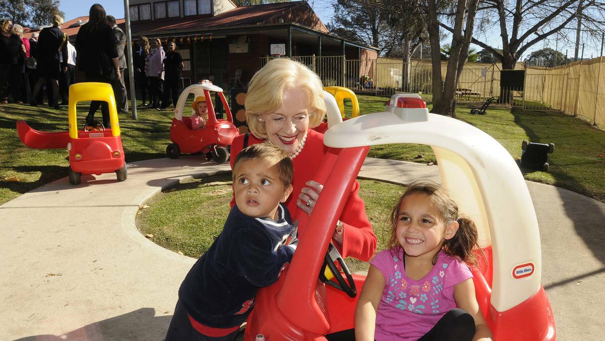 BATHURST: Her Excellency Governor-General Quentin Bryce stops to play with Hayden and Kiara at Towri Macs on Tuesday. Photo: CHRIS SEABROOK 051413cggv16a