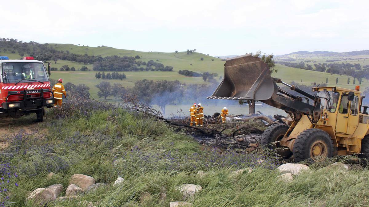 COWRA: A grass fire eight kilometers east of Cowra, off Darby Falls Road, tore through more than three acres of grassland after a burnt-out stump reignited on Thursday.