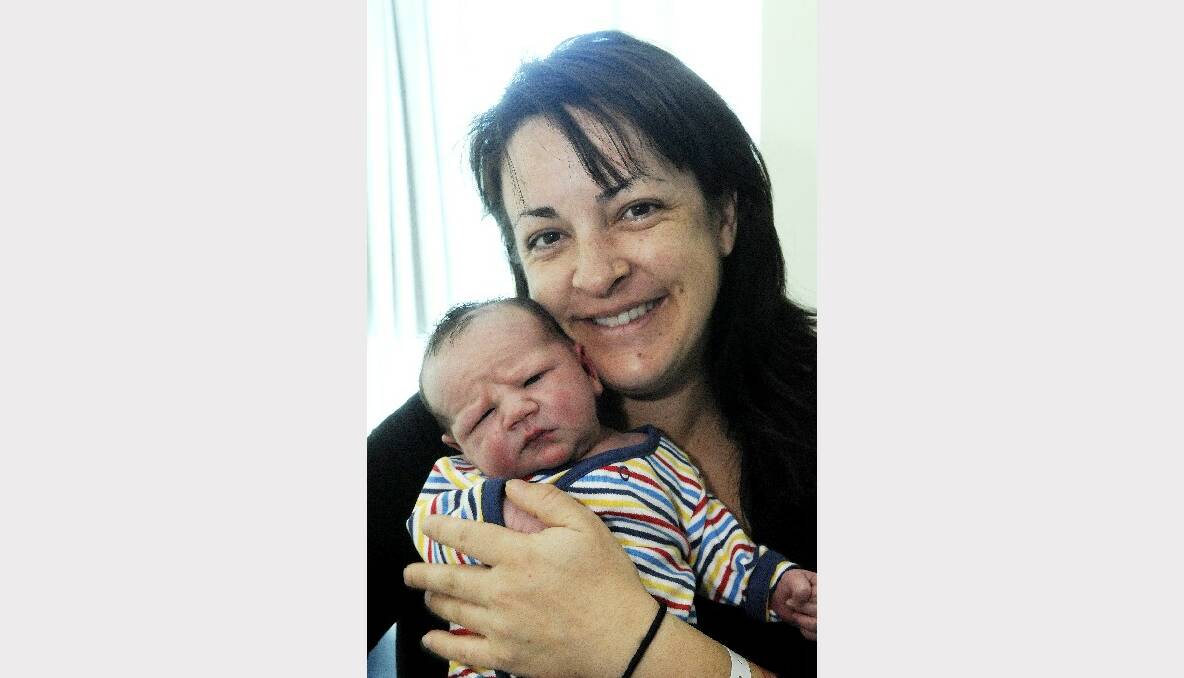 Michelle and Rennick Kerr are celebrating the August 5 arrival of their baby son, Lincoln Heath. Photo: PHILL MURRAY 080713pbab2
