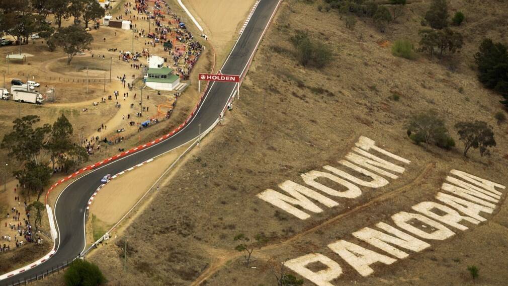  2002 - A aerial view of Mount Panorama during the practice session ahead of the 2002 Bob Jane T-Marts. Photo by Robert Cianflon Getty Images.