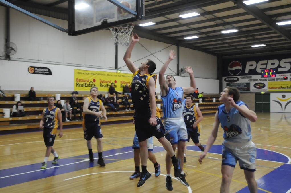 Men's Basketball : Bathurst Goldminers Vs Goulburn Bears.Photo: CHRIS SEABROOK 