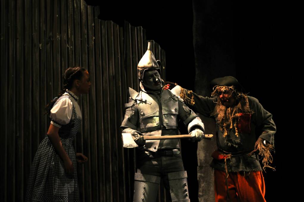 Full dress rehearsal for the Wizard of OZ at B.M.E.C. Photo by Zenio Lapka.