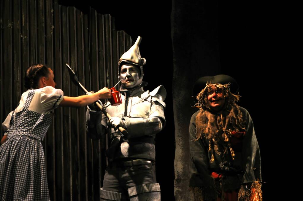 Full dress rehearsal for the Wizard of OZ at B.M.E.C. Photo by Zenio Lapka.