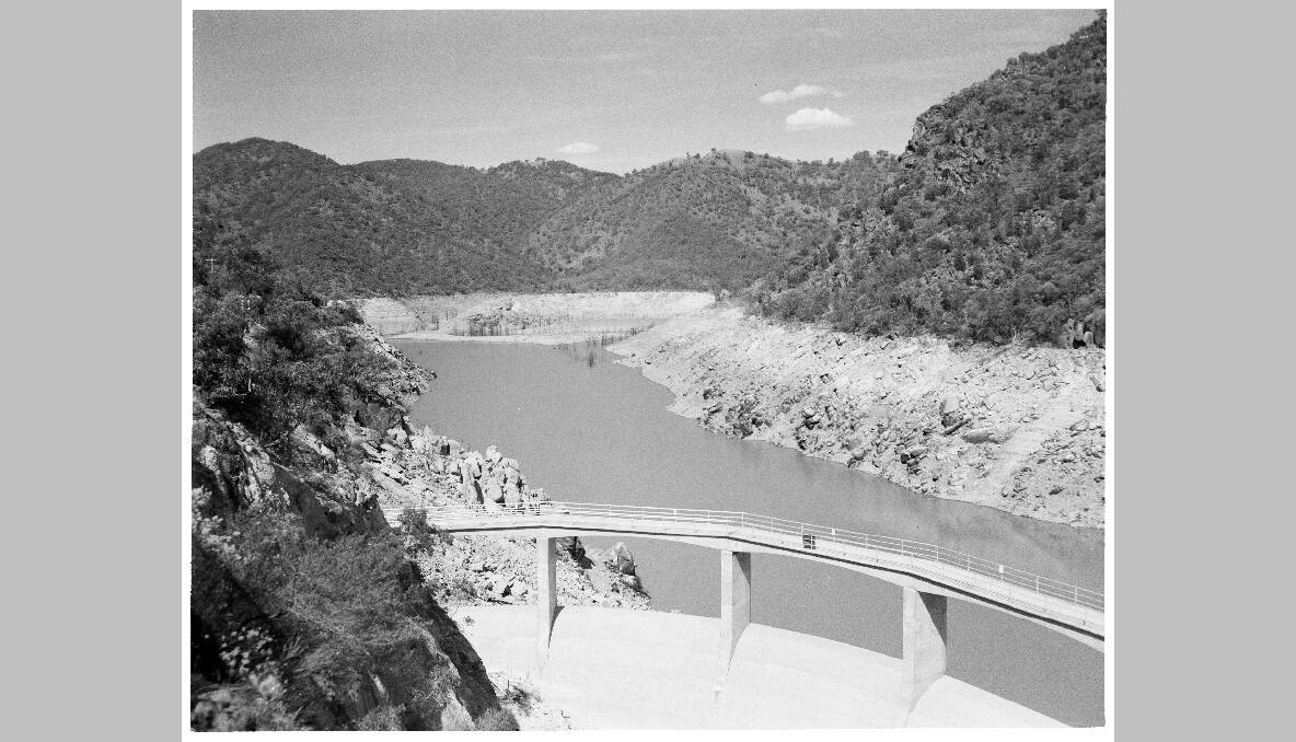 Drought at Burrinjuck Dam, 1968. Photo: National Archives of Australia