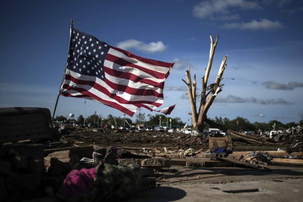 A flag is placed in the foundation of a flattened home day after a tornado devastated the town Moore, Oklahoma, in the outskirts of Oklahoma City May 21, 2013. Photo: REUTERS/Adrees Latif 