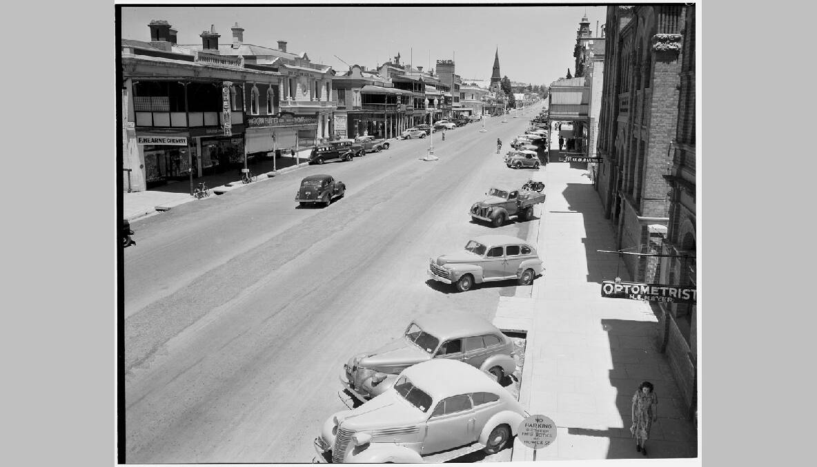 Main street of Bathurst, 1949. Photo: The National Archives of Australia