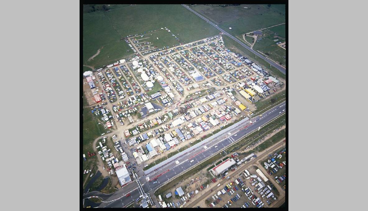 Aerial of the pit area at the Bathurst Hardie 1000, 1985. Photo: The National Archives of Australia