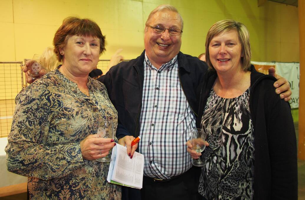 Judy and Martin King with Sue Jones at the National Cool Climate Wine Show public tasting.