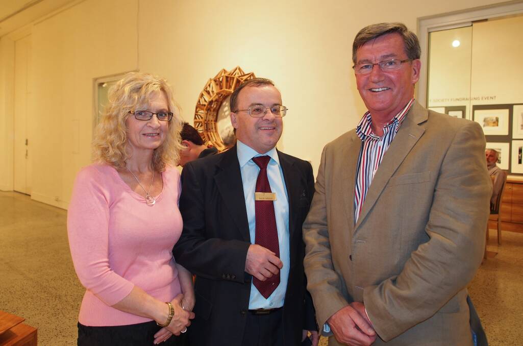 NEW EXHIBITIONS AT BATHURST REGIONAL ART GALLERY: Julianne and David Sherley with mayor Gary Rush.
