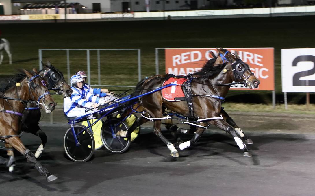 CLOSE ONE: Tinka Terror (red cloth) edged out Oh One Job at Dubbo Showground on Friday night. Picture: COFFEE PHOTOGRAPHY