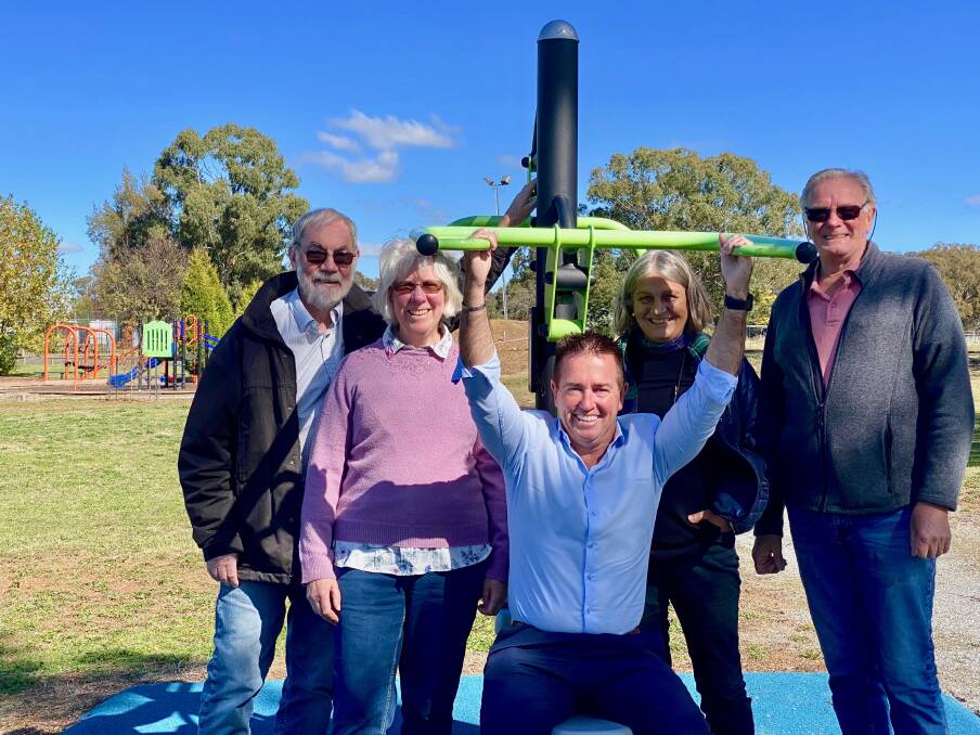 LETS GET PHYSICAL: Member for Bathurst Paul Toole with Wattle Flat Heritage
Lands Trust volunteers Lindsay and Gwenda Croll and Paul and Susan Baldock.