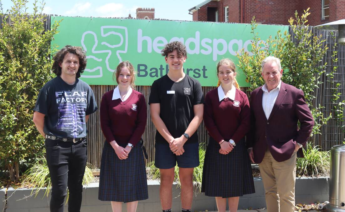 headspace Bathurst community engagement coordinator Sam Bolt, Youth Council members Chloe Tayler, Harvey Lew and Jasmyn Nankervis with Bathurst mayor Robert Taylor. Picture by Amy Rees