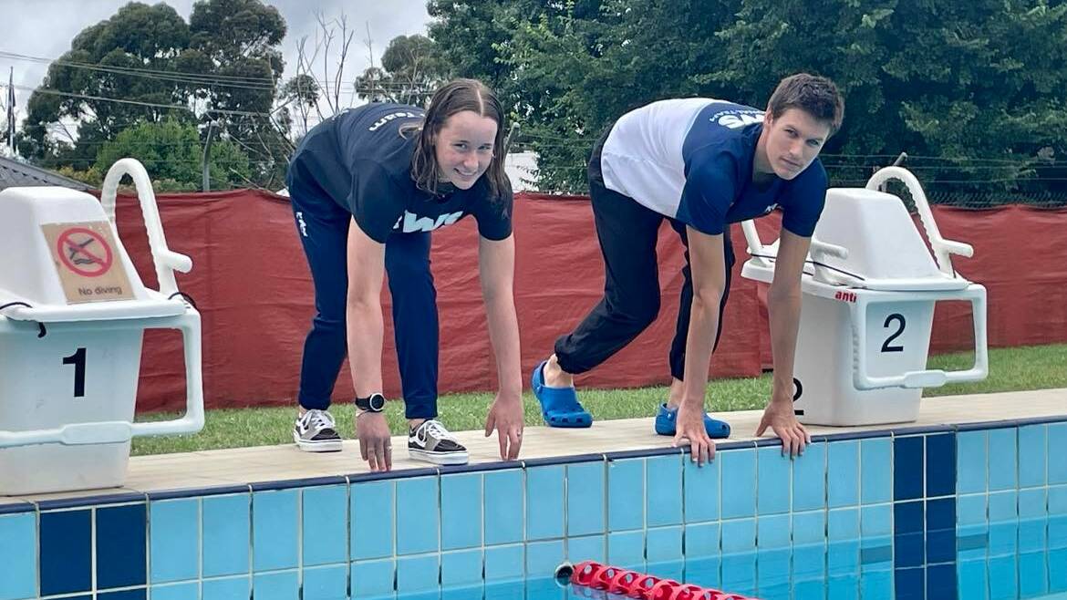 Caleb Cashman and Sienna Whalan making a splash to raise funds for the Starlight Foundation. Picture by Amy Rees