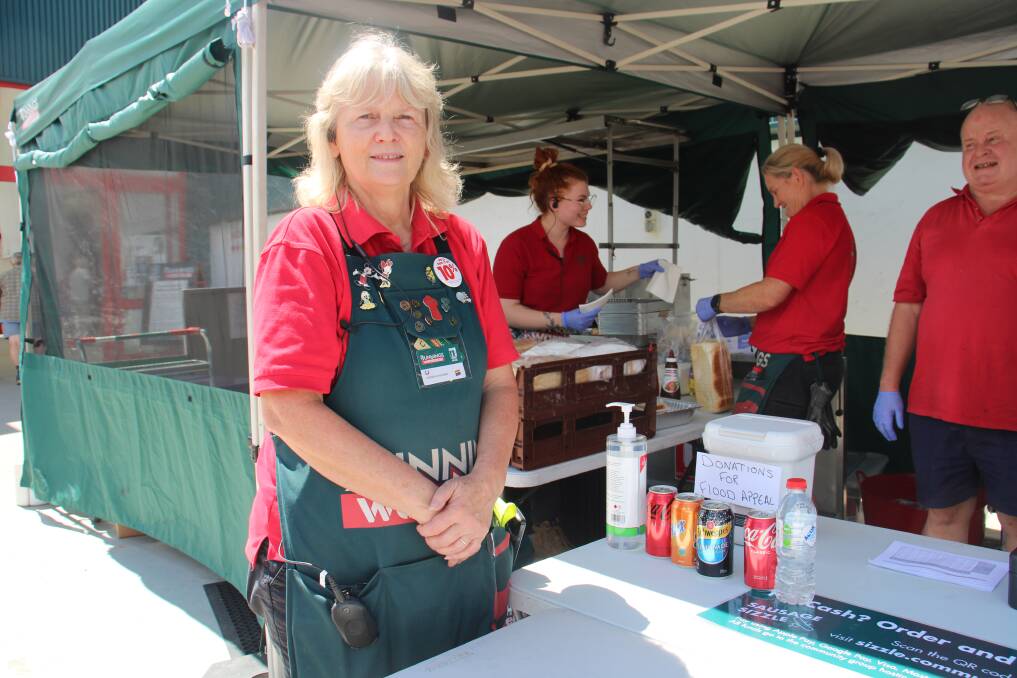 FUNDRAISER: Bunnings Bathurst complex manager Lee-Anne Johnson at the sausage sizzle last Friday. Photo: AMY REES.