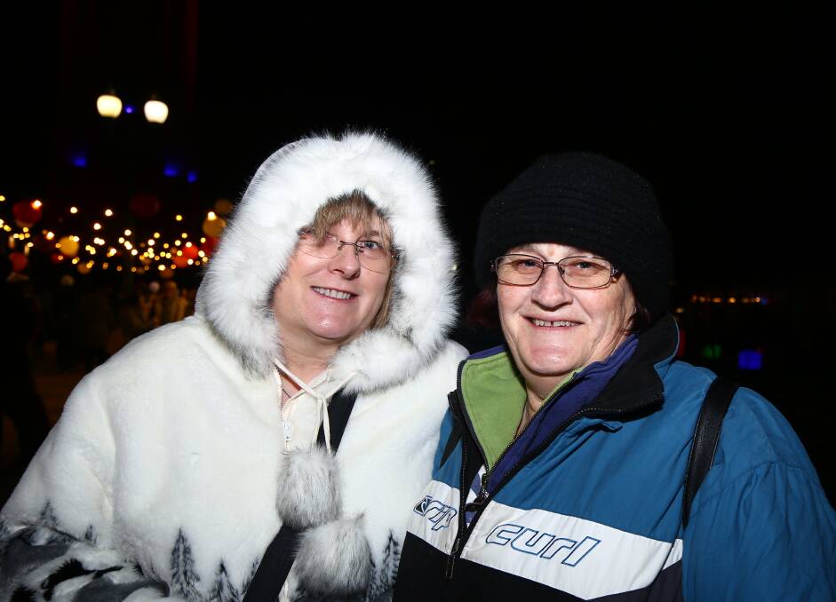 RUGGED UP: Giovanna Morris and Deborah Bell at the Brew and Bite night on Saturday. 071418pbbrew4