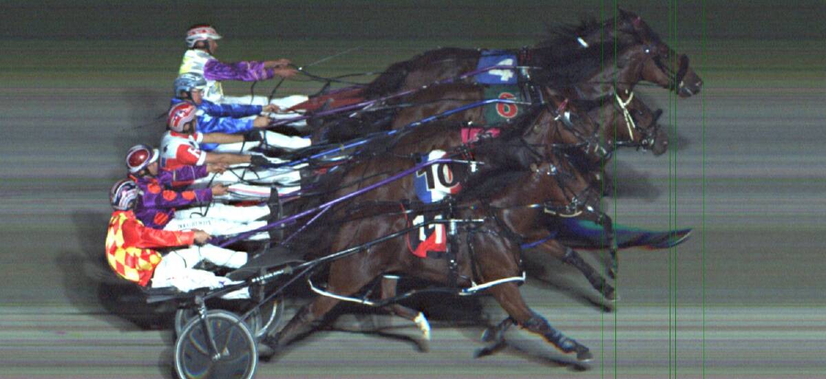 CLOSE: The photo finish of Thursday night's Ray and Olive McCarthy Memorial (1730 metres). Photo: HRNSW