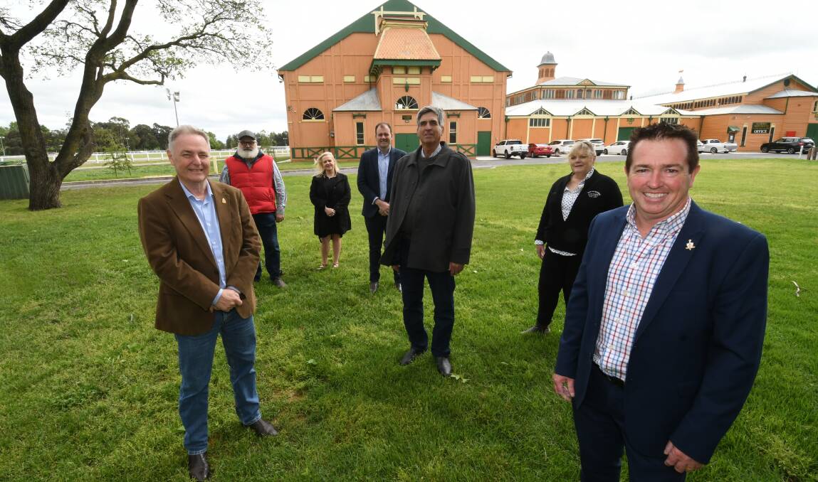 Paul Toole at Bathurst Showground with officials. Photo: CHRIS SEABROOK 102620cshowgrnd1