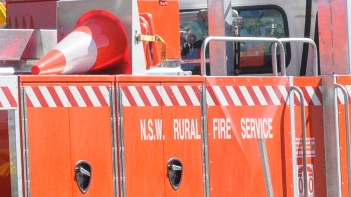 RFS and Fire Rescue NSW respond to grass fire at Robin Hill